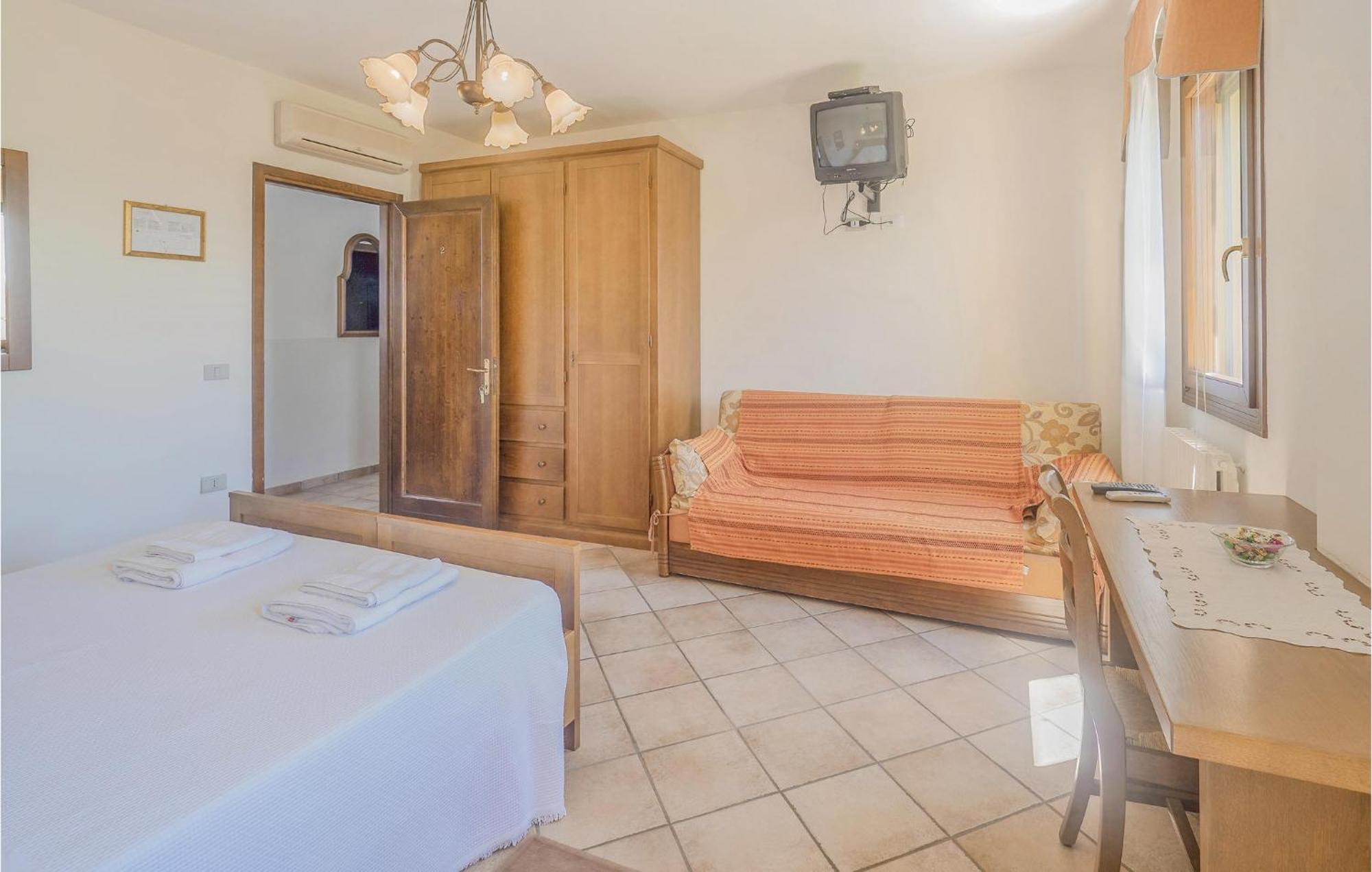 Awesome Home In Ariano Nel Polesine With Kitchen San Basilio 外观 照片